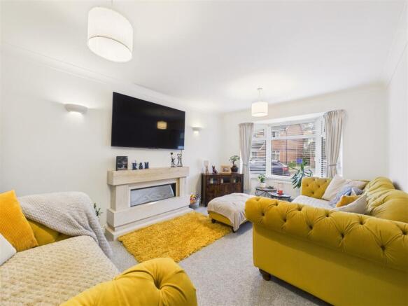 4 bed Detached for sale Image 5