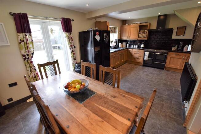 Kitchen / Dining Roo