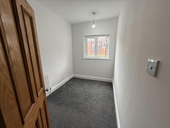 4 bed House to rent Image 8