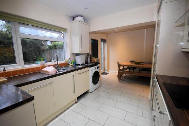 Kitchen 1.jpg