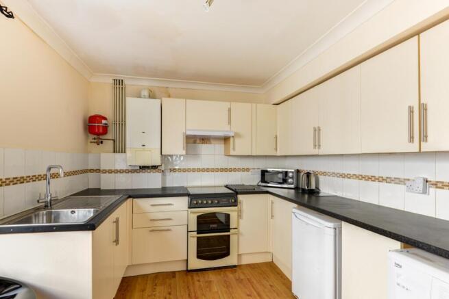 78 Brading Road Kitchen