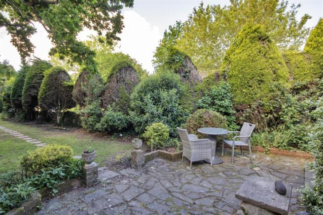 High Hilden Close - Chain Free - Cash Buyers Only photo 4