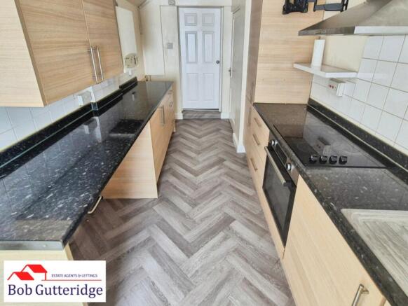 MODERN FITTED KITCHEN