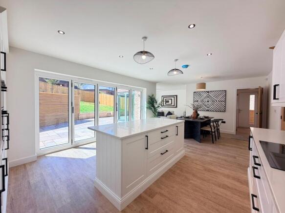 4 bed Detached for sale Image 7