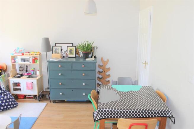 SITTING/DINING ROOM