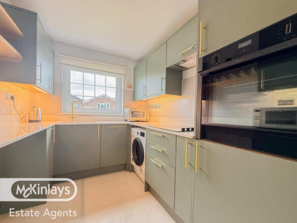 3 bedroom detached bungalow in Uffculme. No onward chain photo 4