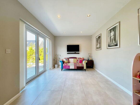 4 bed Detached for sale Image 8