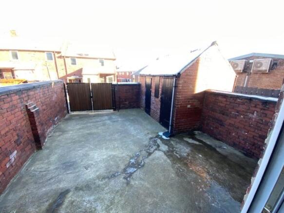 2 bed Terraced to rent Image 6