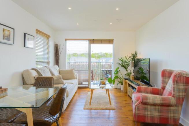 ERAUQSEHT98 - Living Room F.jpg