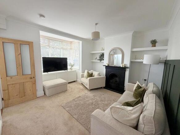 Lounge To Front