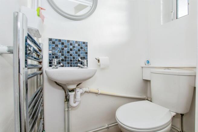 Cloakroom/wc