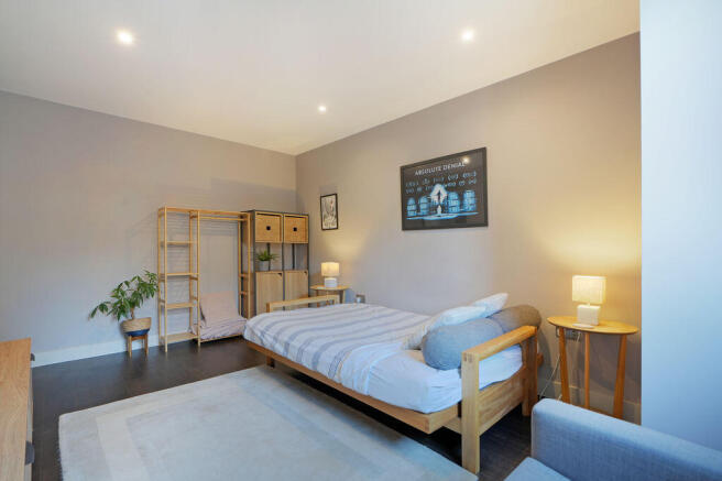 2 bed Apartment for sale Image 10