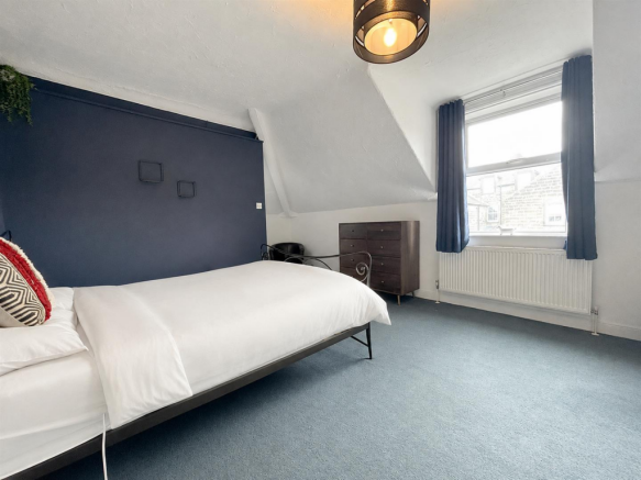 6 bed House to rent Image 8