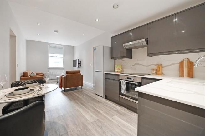 2 bed Apartment to rent Image 7