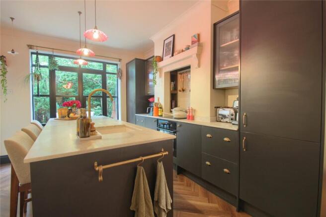 3 bed Semi-Detached for sale Image 6