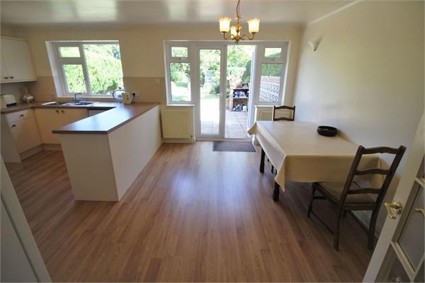 Kitchen/ Dining Roo