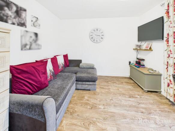 5 bed Detached for sale Image 7