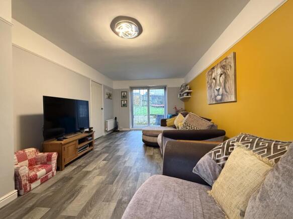 Buckfast Close 4 - Lounge.jpg