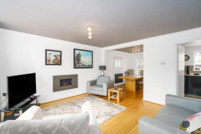 Overdale Drive, Glossop, SK13 6GA photo 4