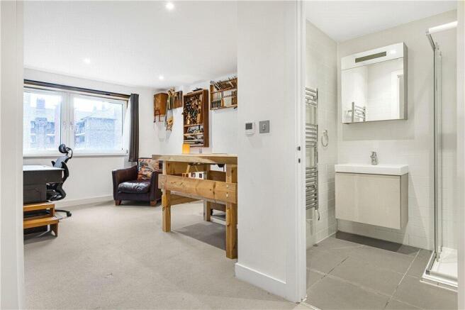 Bedroom/Bathroom