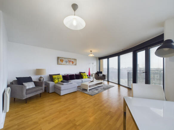 3 bed Apartment for sale Image 8