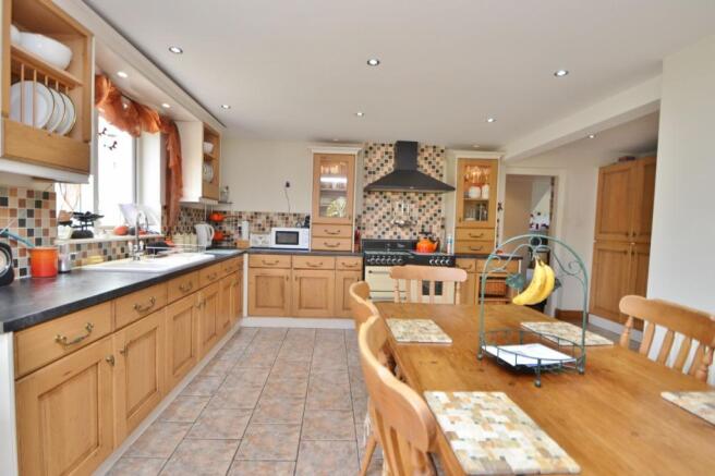 kitchen / breakfast 