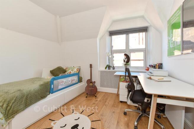 Bedroom 2/Study