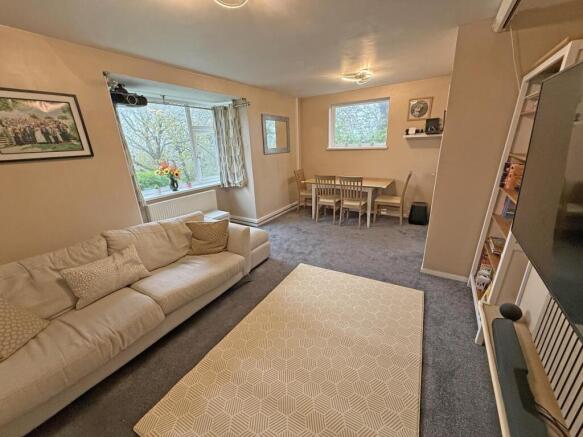 Fountains Crescent 22 Lounge Dining Room 4...jpg