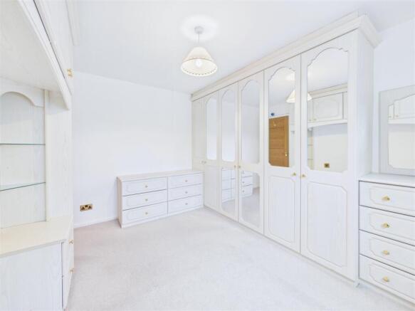 2 bed Flat for sale Image 11