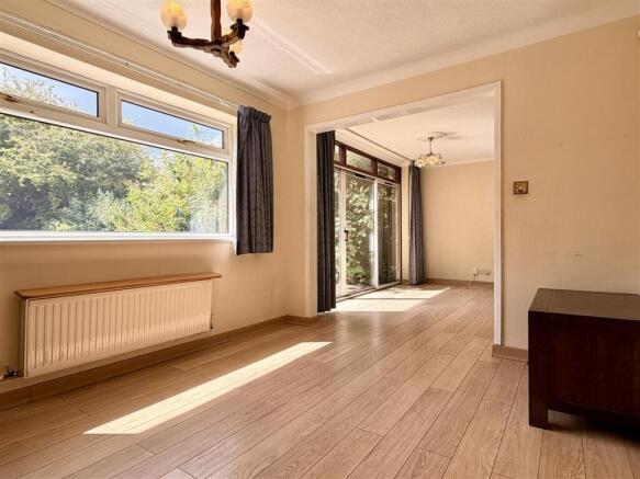 4 bed Detached to rent Image 8