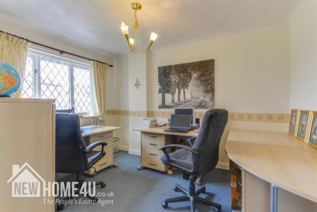 OFFICE / STUDY: