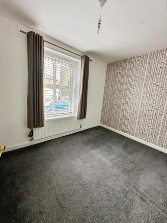 2 bed Terraced to rent Image 5