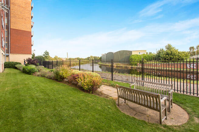 2 bed Apartment for sale Image 10
