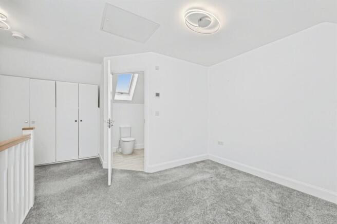 3 bed Semi-Detached for sale Image 12
