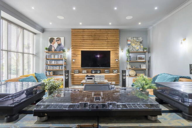 3 bed Terraced for sale Image 10