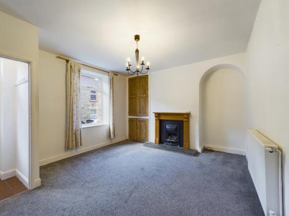 2 bed Terraced to rent Image 4