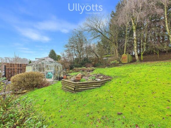 4 bed Detached for sale Image 12