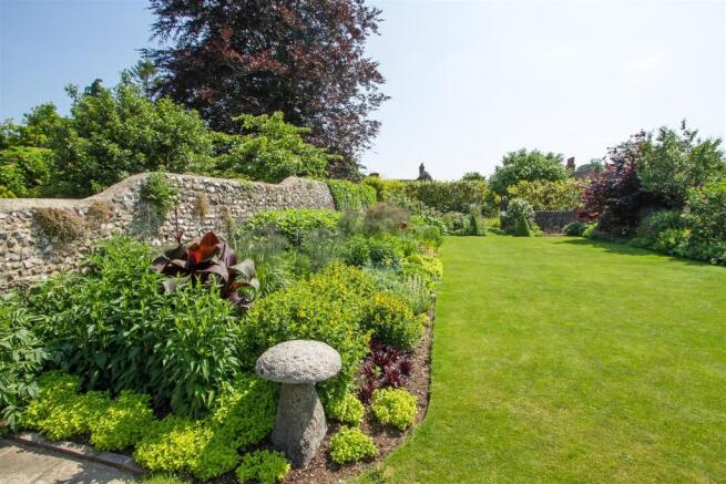 house. estate agency Amberley garden
