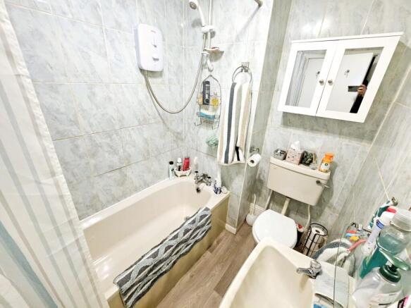 2 bed Flat for sale Image 7