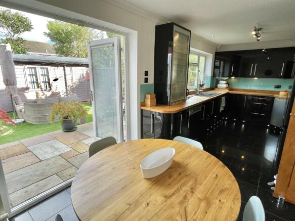KITCHEN /DINER