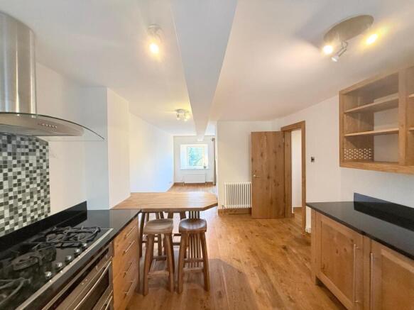 3 bed House to rent Image 6