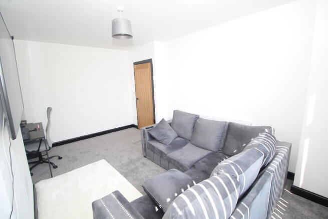 4 bed Semi-Detached for sale Image 8