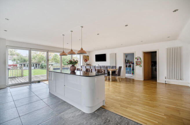 1364331-11-68e945...