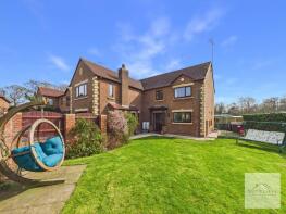 11, The Oaks, Preston PR3 0TF