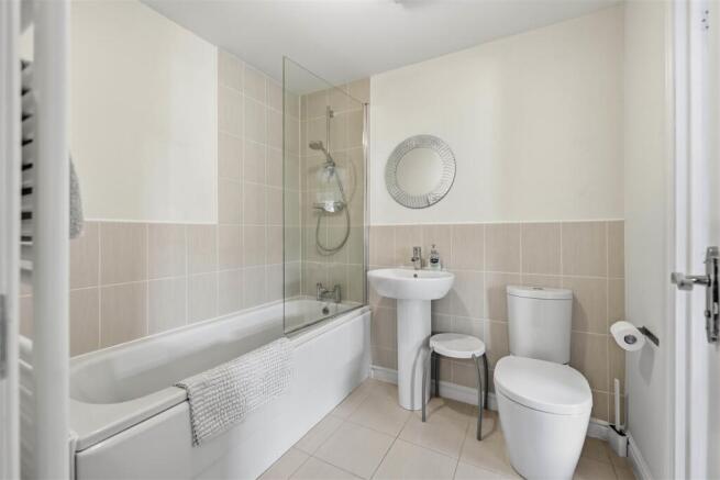 4 bed Detached for sale Image 11