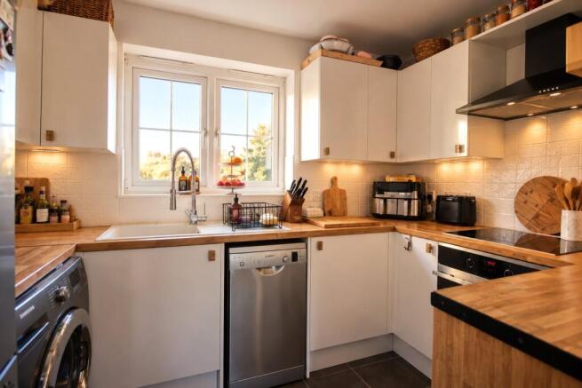 Kempster Close, Bedford, Bedfordshire, MK40 photo 3