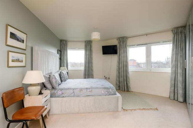 2 bed Apartment to rent Image 8