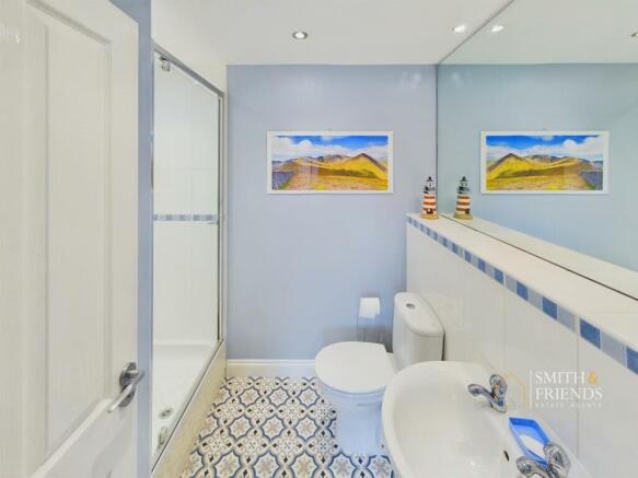 EN-SUITE SHOWER ROOM
