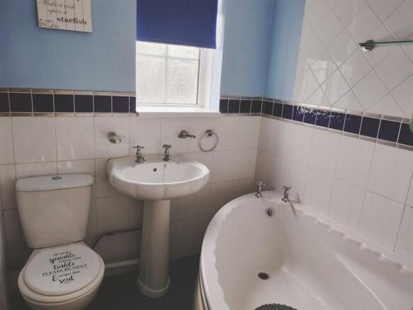 13 Penclwyd Bathroom.jpg