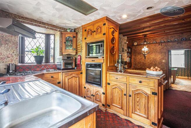4 bed Detached for sale Image 7